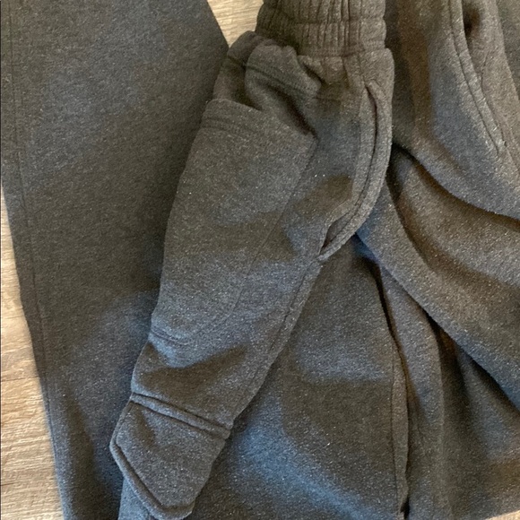 Umbro Black Track Pants with Tapered Ankle Design - Picture 5 of 6